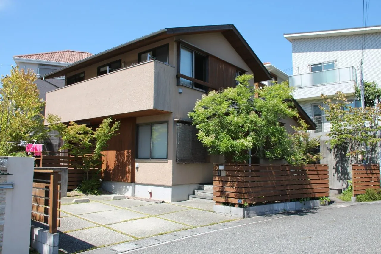 木質の温もりに溢れた落ち着いた安心感のあるスタイルの外壁02
