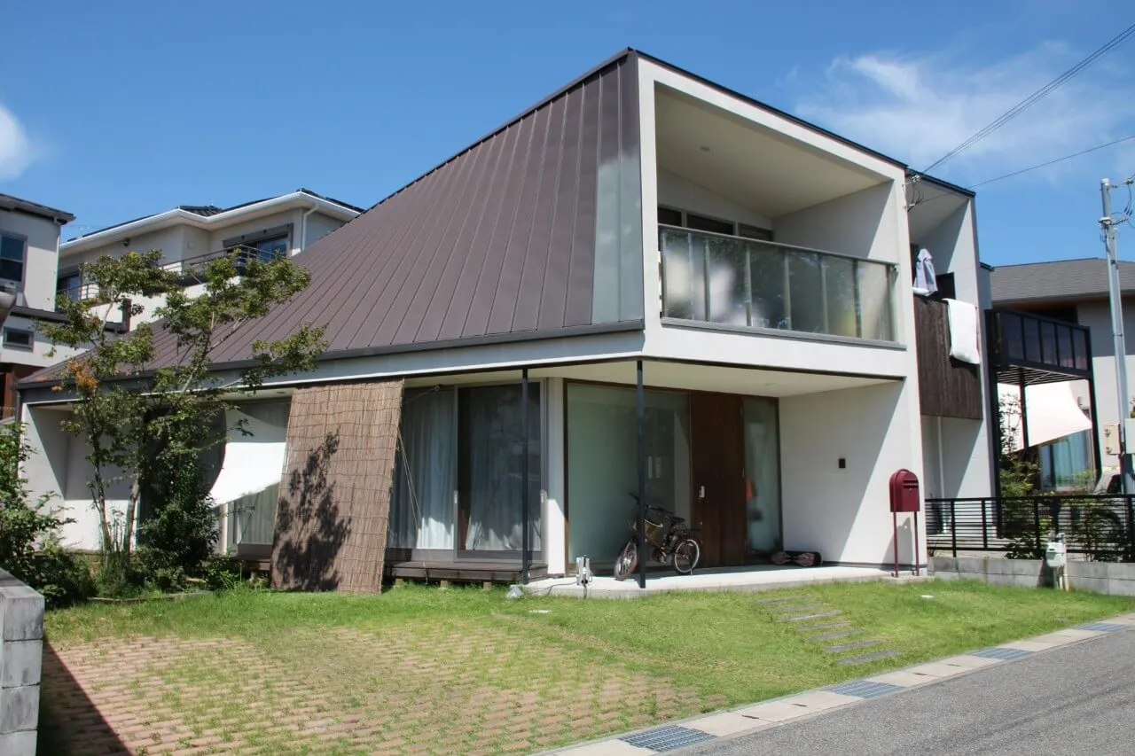 上質な暮らしを想起させる都会的なスタイルの外壁02